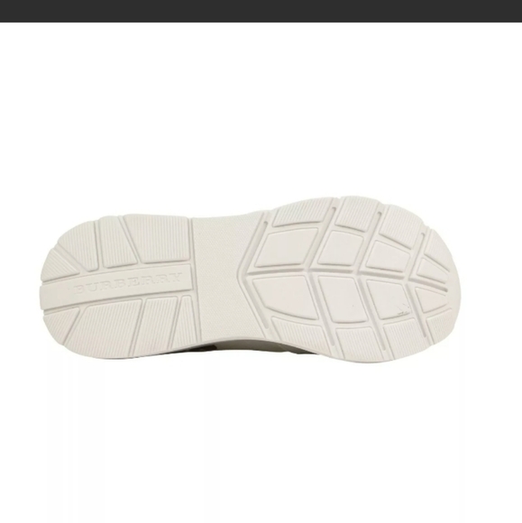 Burberry Regis Heart - Picture 7 of 12